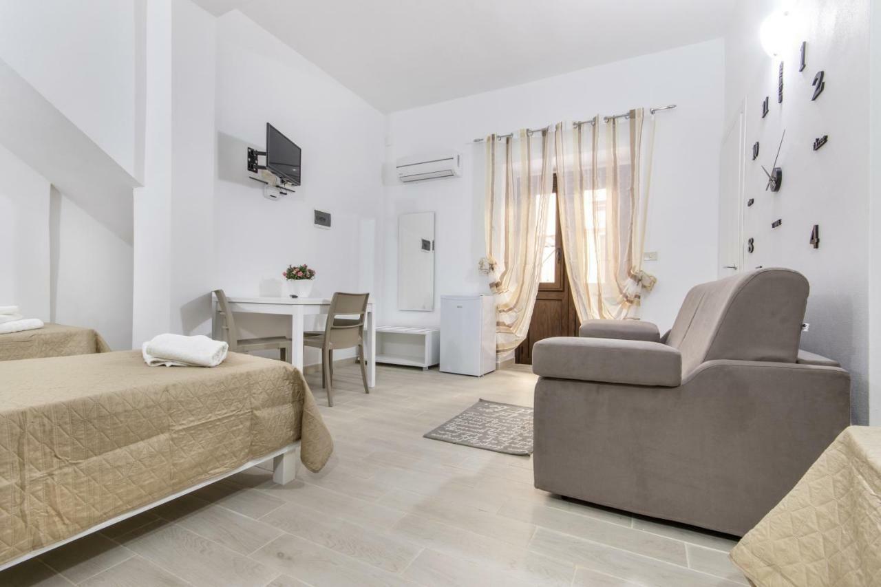 IN CENTRO ROOMS Vicino Cefalù Campofelice Di Roccella Exterior foto