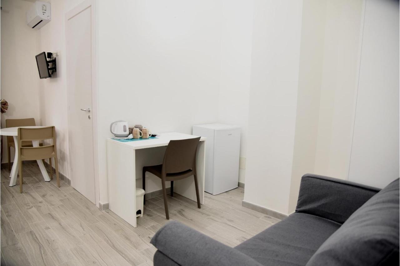 IN CENTRO ROOMS Vicino Cefalù Campofelice Di Roccella Exterior foto