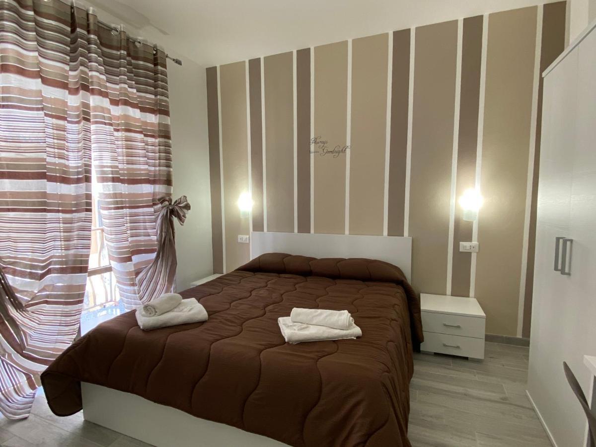 IN CENTRO ROOMS Vicino Cefalù Campofelice Di Roccella Exterior foto