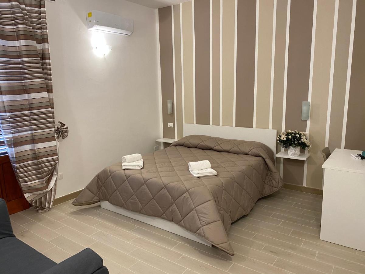 IN CENTRO ROOMS Vicino Cefalù Campofelice Di Roccella Exterior foto