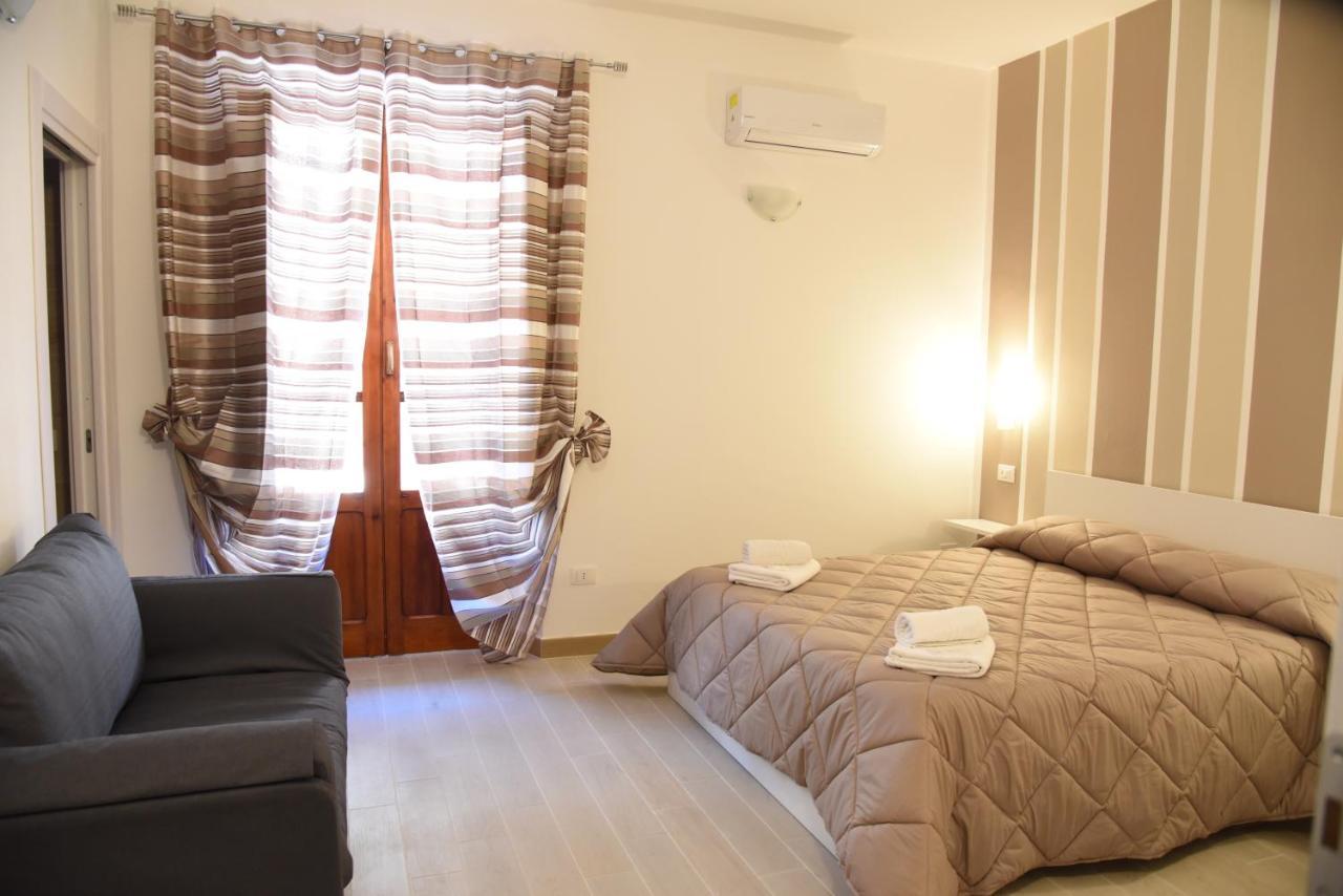 IN CENTRO ROOMS Vicino Cefalù Campofelice Di Roccella Exterior foto