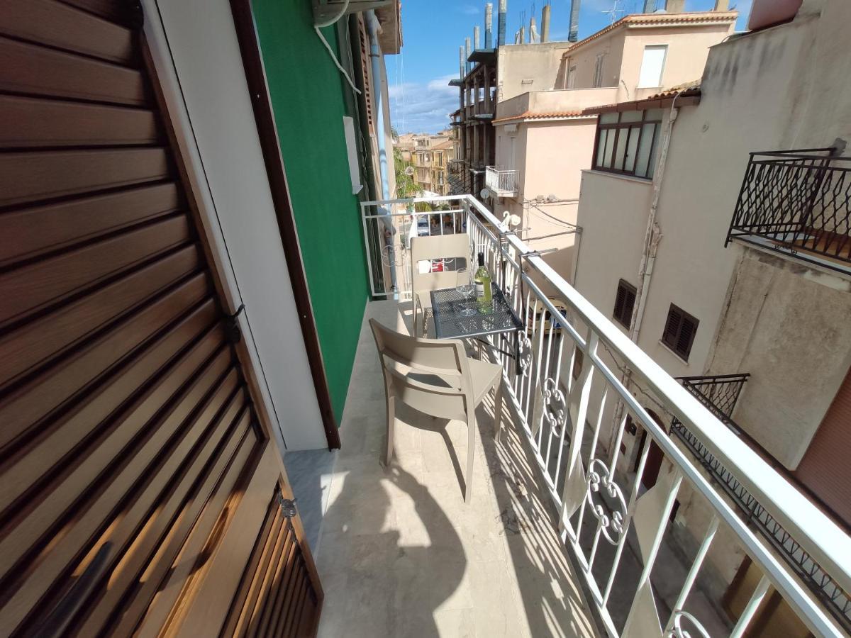IN CENTRO ROOMS Vicino Cefalù Campofelice Di Roccella Exterior foto
